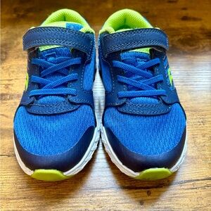 Saucony Kids Wind 2.0 Velcro Closure- Blue and Lime